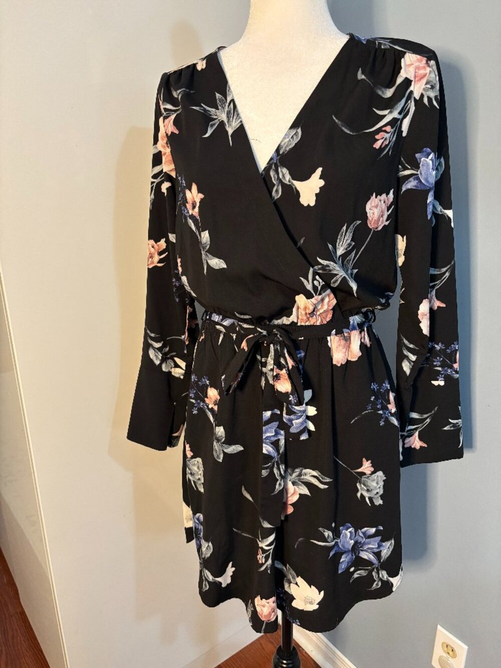 Floral Wrap Dress. EXCELLENT condition. NWOT - Never worn.  Size M (10)